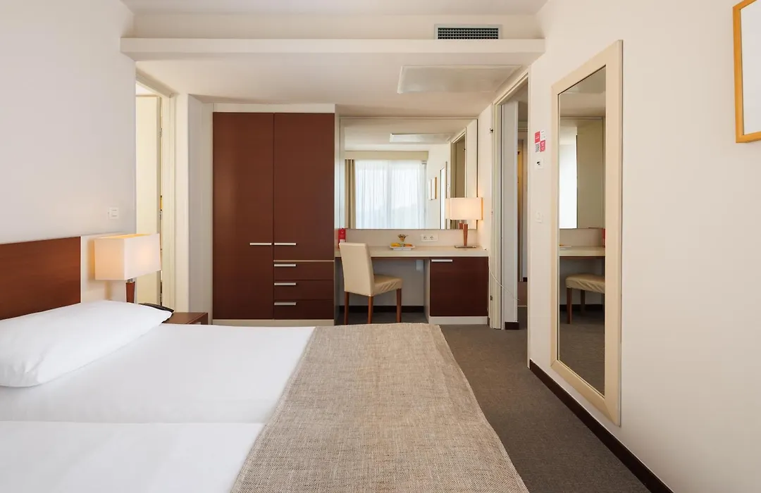Hotel Albatros Plava Laguna-1
